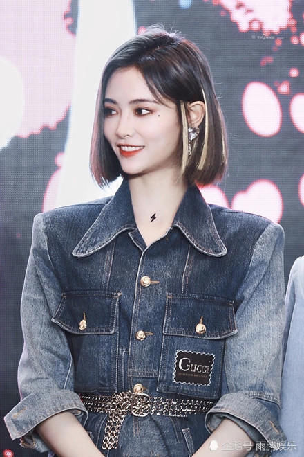  抢眼|THE9团综发布会路透照曝光，喻言小蛮腰超抢眼，许佳琪成最强门面担当