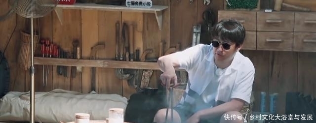  向往|《向往的生活》张子枫蜂蜜拍摄技术由吐槽制作，网友却称其可爱