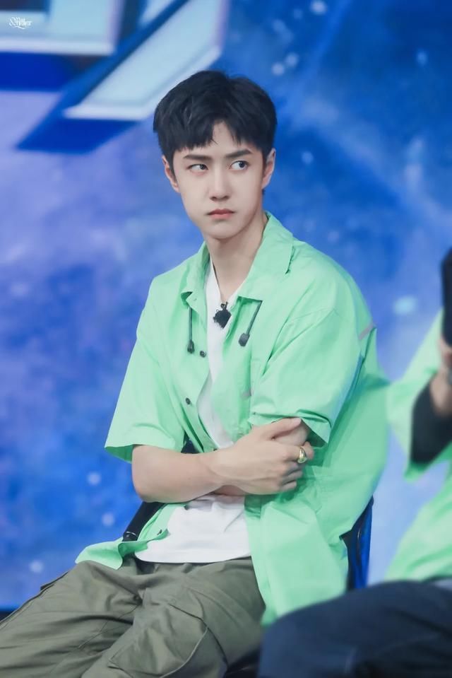  到底|“乐华太子爷”王一博的体面背后，到底有多少心酸和狼狈