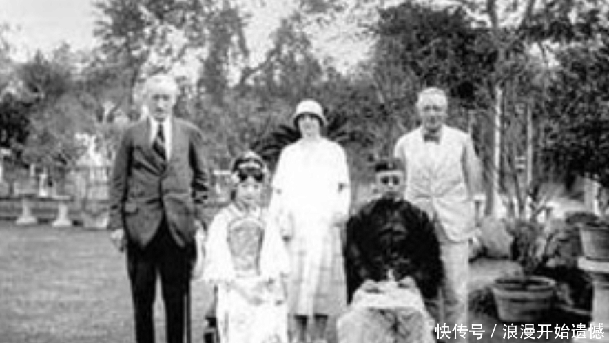  挂错|老人逛故宫说: 挂错照片了! 专家: 不懂装懂, 老人: 这是我爹