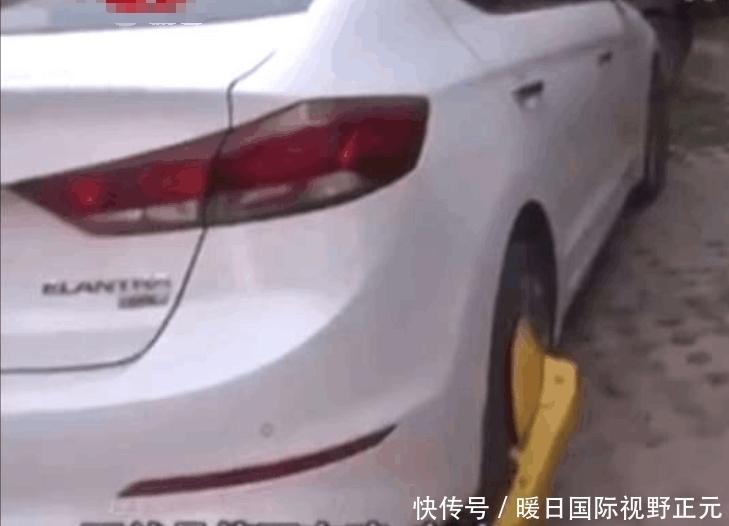 嚣张|90后小伙占了别人有偿车位, 业主锁车声讨警告, 网友: 太嚣张欠揍