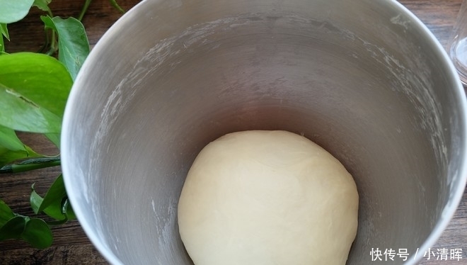  面团|面包别再买了，自己在家做，不用黄油不用高粉，柔软拉丝超好吃！