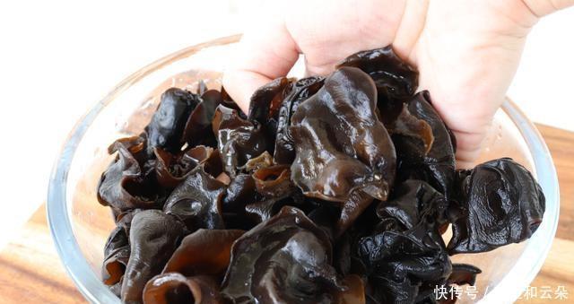 流出|水泡木耳越脏,水里加2,污垢自动流出,1分钟浸泡一盆