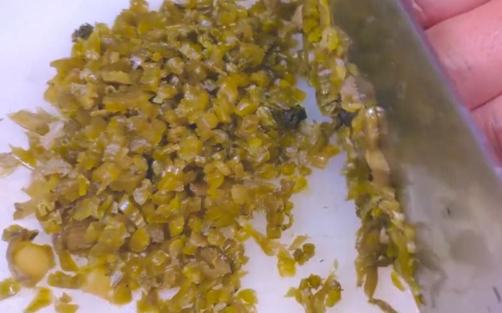 大人|1分钟学会经典下饭菜“雪菜炒毛豆”,鲜香美味,大人小孩都喜欢