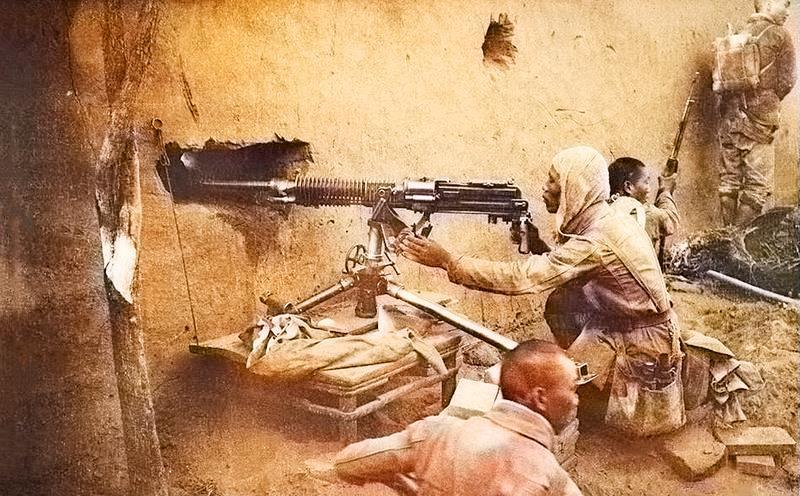 杀人比赛|历史上过目难忘的照片:淞沪会战中挂彩的军人,易北河畔跳友谊舞的苏美士兵