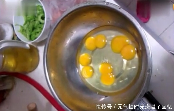 怪异|男子超市买到怪异鸡蛋，回到家打开后却把他看傻眼了