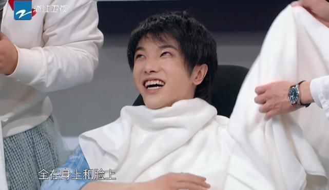 关掉|华晨宇首次在王牌“脱妆”,导演故意关掉滤镜,30岁素颜太真实