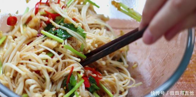 泼辣|不加油泼辣子的金针菇是没有灵魂的,这么拌出来,闻着都下饭