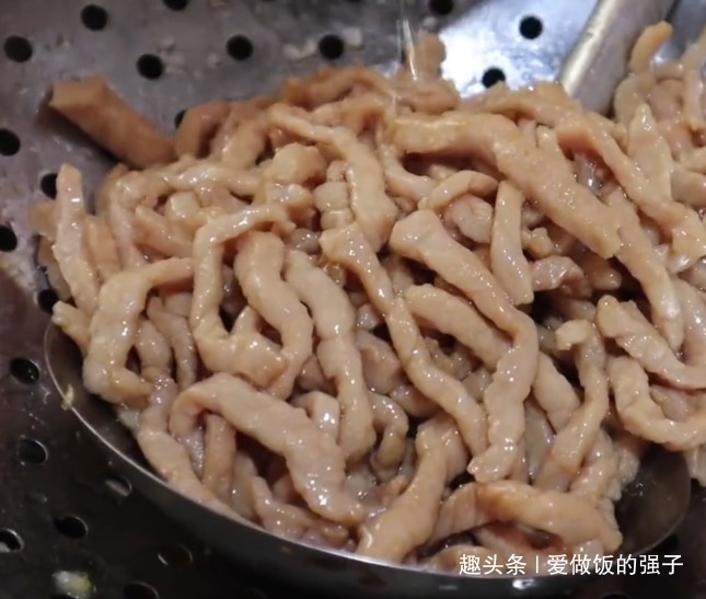 口感|辣椒炒肉有诀窍,大厨教你做香辣爽口,口感脆嫩比饭店卖的还好吃