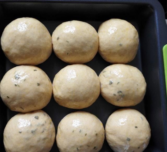 白味|一款操作简单的餐包,添加了白味噌和葱花,空口吃味道也是棒棒的