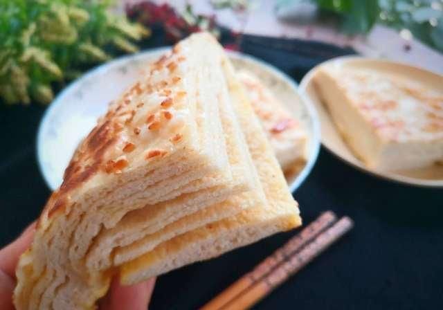 好吃|早餐饼又出新吃法了,外面花钱买不到,香软好吃有层次,凉了不硬