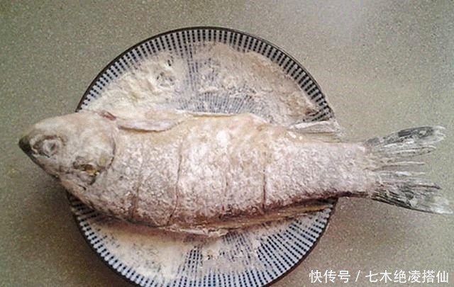 鱼皮|你会煎鱼吗?直接下锅就“废”了,掌握3个技巧,鱼皮不破不粘锅