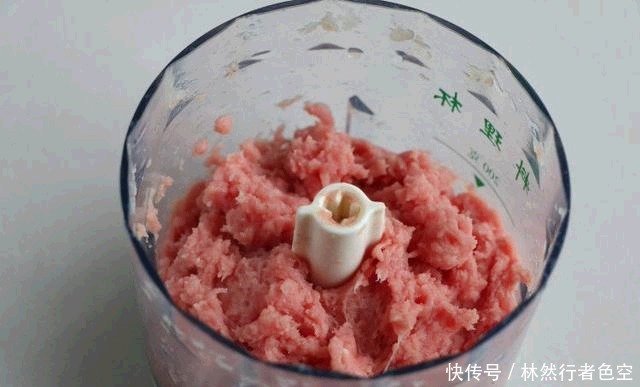  秘诀|肉馅馄饨又干又柴？教你一个鲜美的秘诀，调馅把握2点