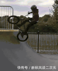 个性|妹子,头上的帽子还真是个性呢,还是换了吧,瞅着有点尴尬啊