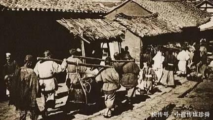 嘉庆皇帝|皇帝打猎中暑离世,没有棺材,临时找来几块板,8千人抬