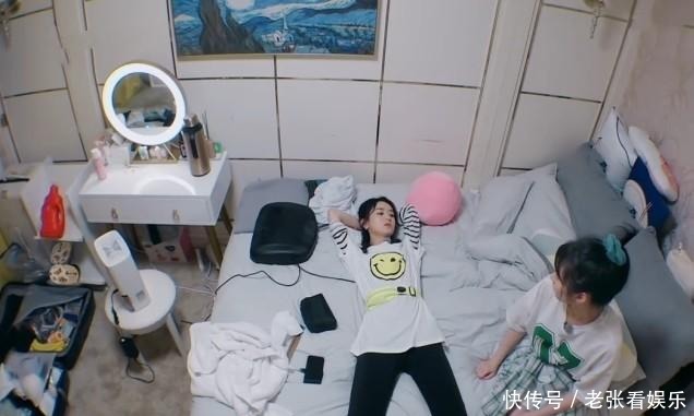 生闷气|赵丽颖生闷气躺床上不吃饭,大家都在看她床上一物品,结过婚都懂