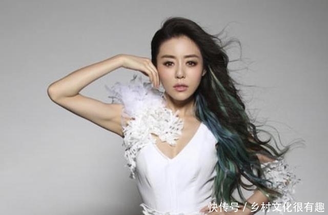 张含韵|张含韵只是那届超女季军,冠军和亚军如今怎么样了?