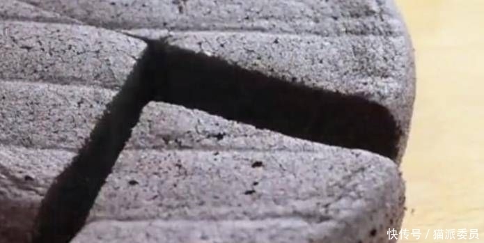 不用|一碗黑米，做一个又甜又软的黑米蛋糕，不用烤箱，不用发酵，非常简单