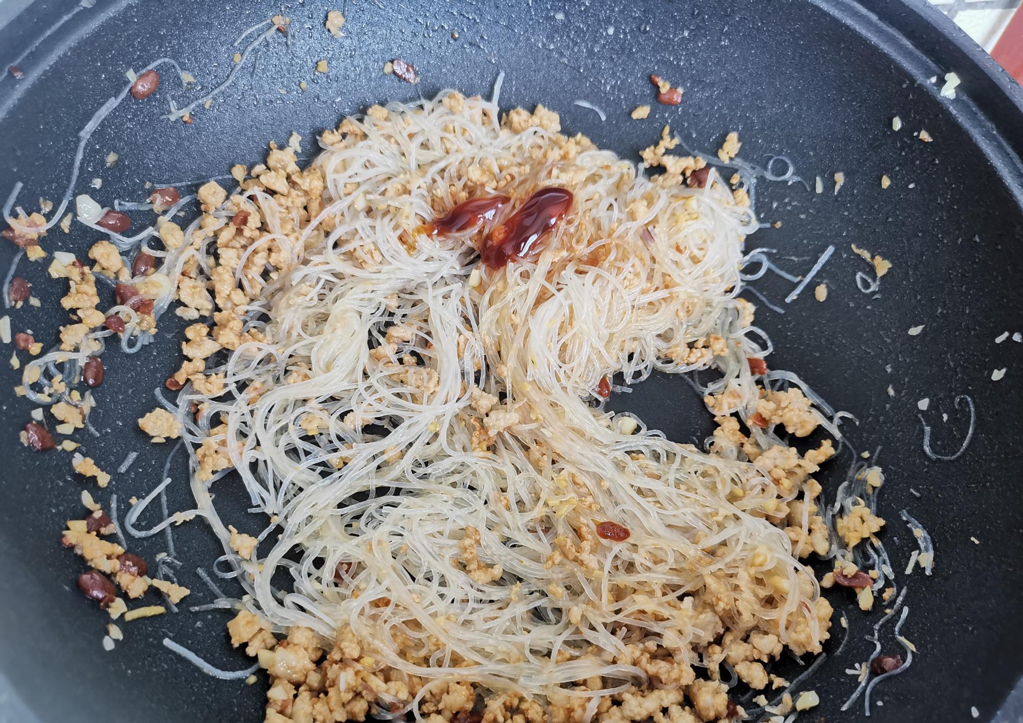  下饭|特别下饭的肉末粉丝，做法简单成本低，做它米饭要多煮