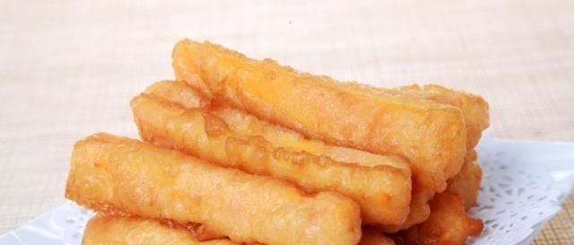 能炸|怎样能炸出美味的油条大厨透漏,学会3步,有面粉就能炸出油条