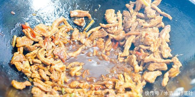 好吃|辣椒炒肉到底怎样做才好吃呢炒之前多加这一步,肉片香辣下饭