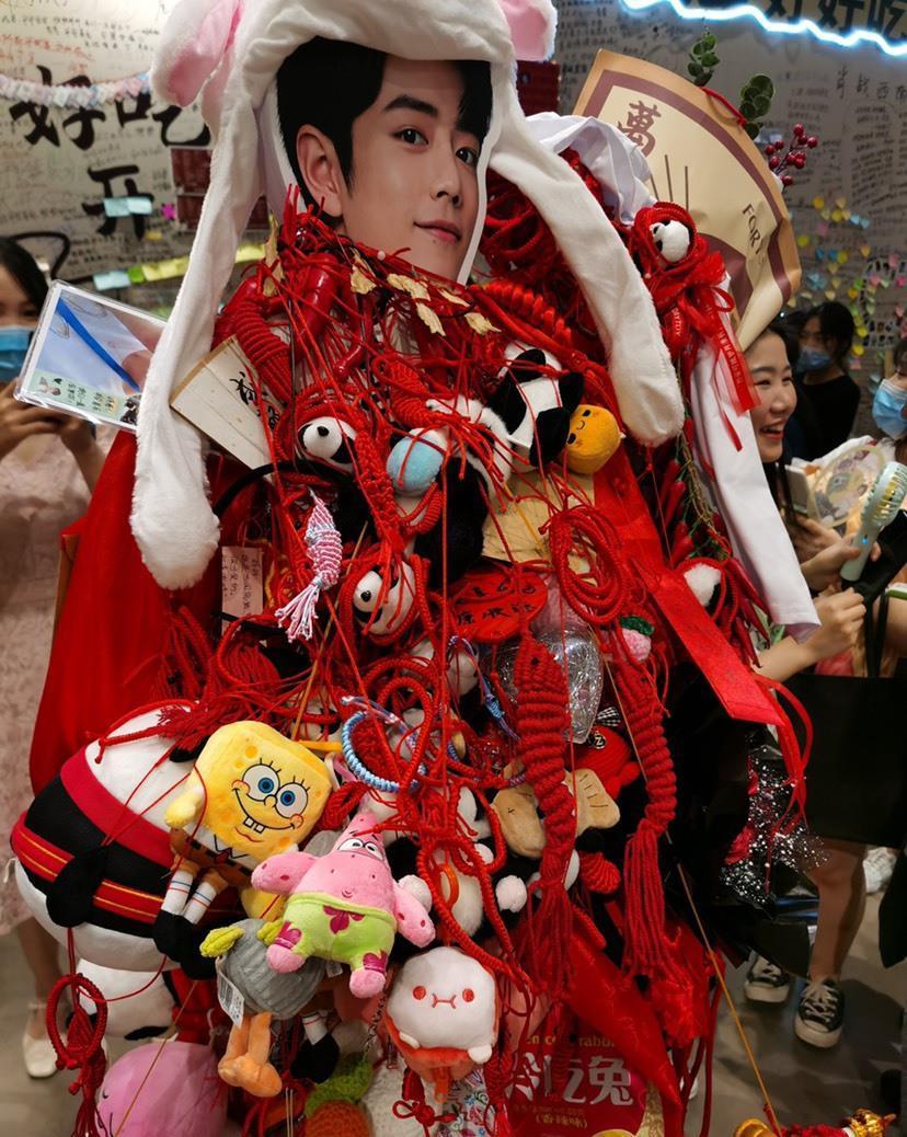  活动|肖战演唱歌曲《余年》登东方卫视总决赛！“好好吃饭”线下馆开幕