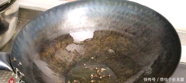 加上|一把韭菜和一块鸭血。如果再加上这一步,鸭血就不会散了