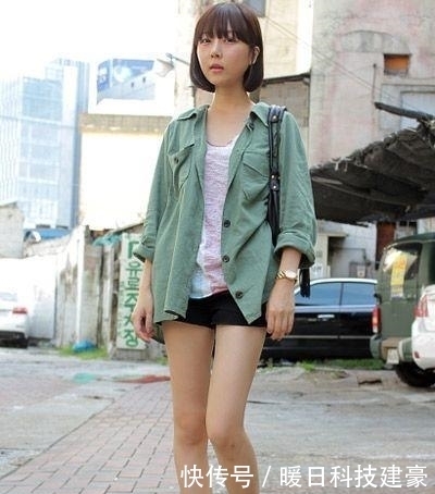 美人鱼|GIF搞笑趣图: 海边拍照要注意, 一不小心让你变成美人鱼