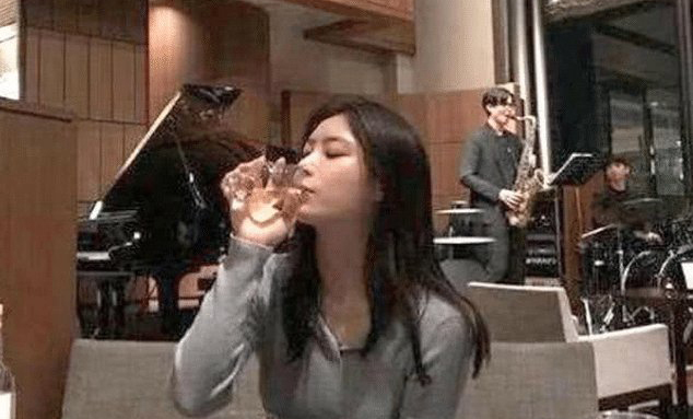  事后|28岁知名女星车祸身亡，丈夫去当场甩锅，事后问题