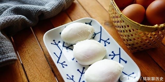 荷包蛋|水煮荷包蛋,总有白沫还会散?只要在水中加点这,个个圆嫩不散花