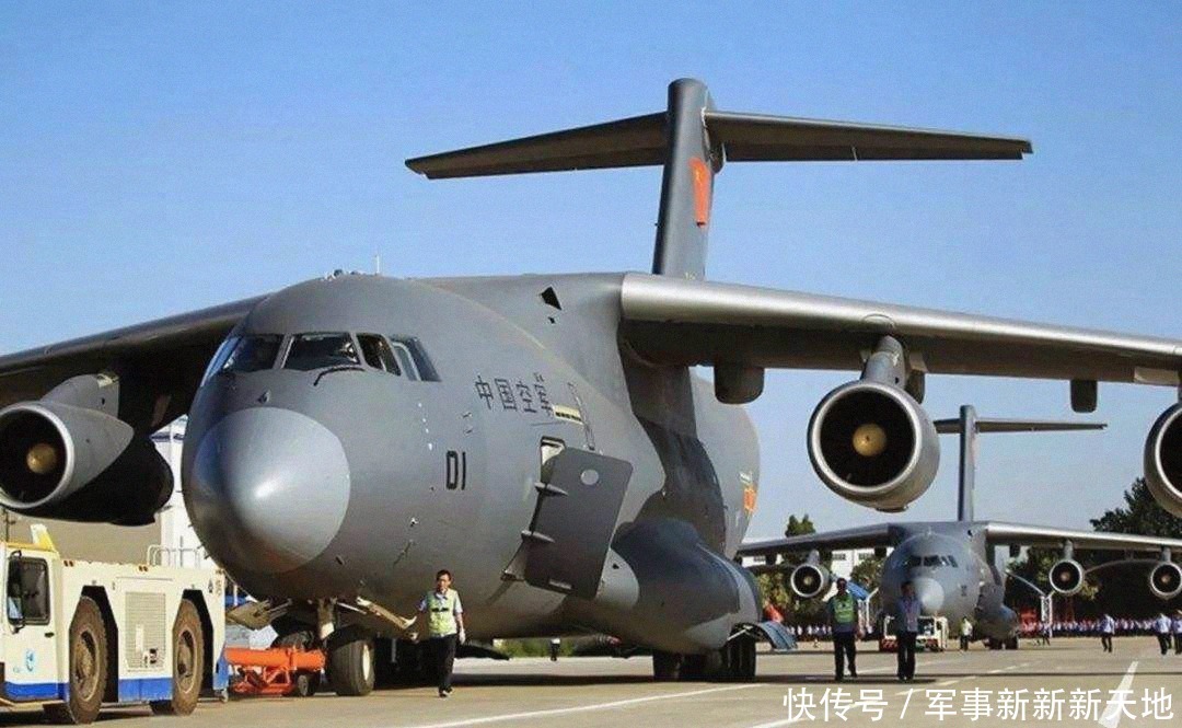 战略运输机运力:C5银河129吨,安124最大载