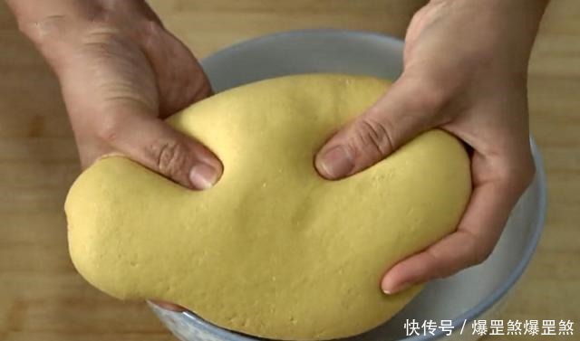 外酥|做玉米面烤饼时,牢记3大步骤,外酥里软,奶香味浓郁,特解馋