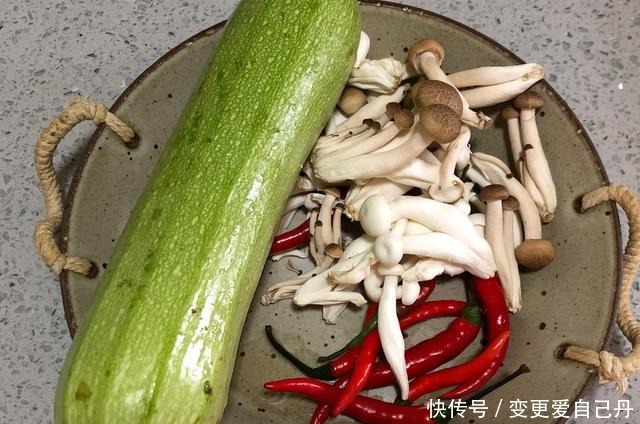 西葫芦|冬季,别错过这素菜,比吃大鱼大肉强,鲜美可口,10分钟搞定