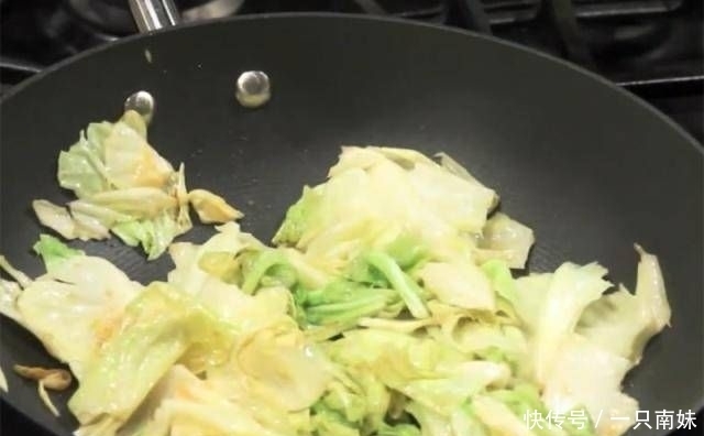 有酸|一种有两种口味的食物,手撕包菜有辣的,糖醋莲白有酸的