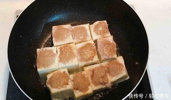 白眼|海底捞又现“逆天吃法”，连服务员都想抛白眼，网友绝对吃货