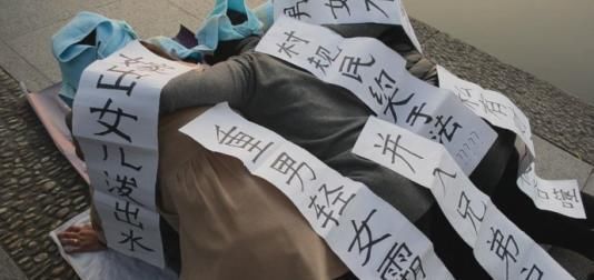 重男轻女|老人让女儿出钱给弟弟养孩子,被拒后大骂:生了女儿没有用!