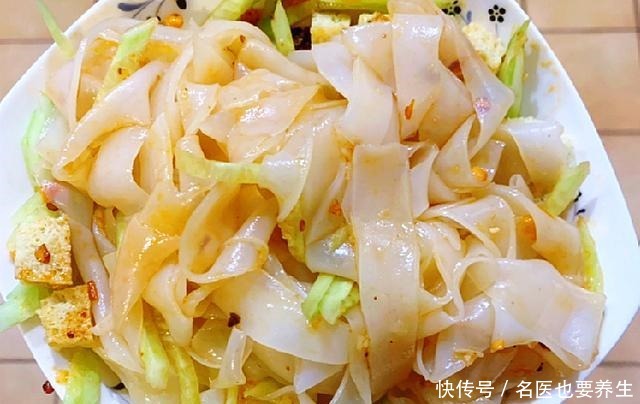 爽滑|想吃凉皮不用买,配方教给你,自己在家就能做,筋道爽滑又好吃