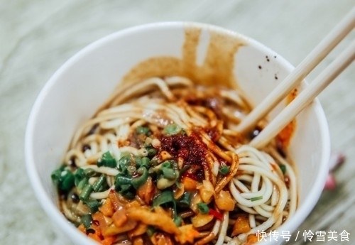 外地人|“坑”外地人的6种地方名小吃,瓦罐串串上榜,你被坑过吗