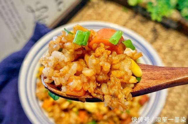 儿子|米饭最好吃的做法，鲜香开胃，好吃到爆，儿子三天两头点名要吃它