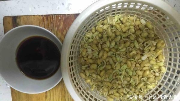 不易|白酒最怕的解药,不是浓茶?家家都有它却不注意,酒前吃不易醉