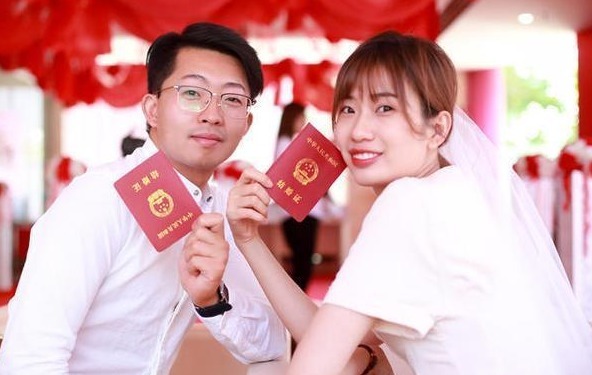 说完|你俩结婚证都领了，彩礼不给又能怎样婆婆刚说完就后悔了