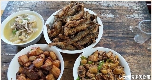 农村|农村订婚宴,8个人6道菜,客人觉得亲家太抠门,结果越吃越高兴