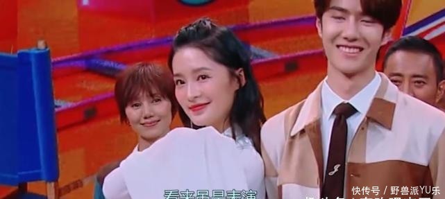 领口|李沁发现领口太大,被男嘉宾围着时救场方式堪比教科书,难怪会火