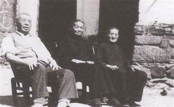 贺健|19岁骗母亲离家当兵,39岁成司令回乡探母,却被母亲打了一巴掌