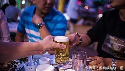 下酒菜|中国最"尴尬"的下酒菜,曾是70年代的最爱,如今却遭年轻人冷落