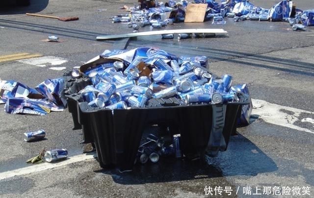 碰撞|大货因碰撞后车厢出现大口子,司机下车一看,一下子有些慌