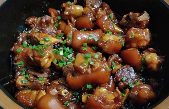 小窍门|猪脚这样炖才算好吃?教你小窍门,炖出来的猪蹄软糯不腻!