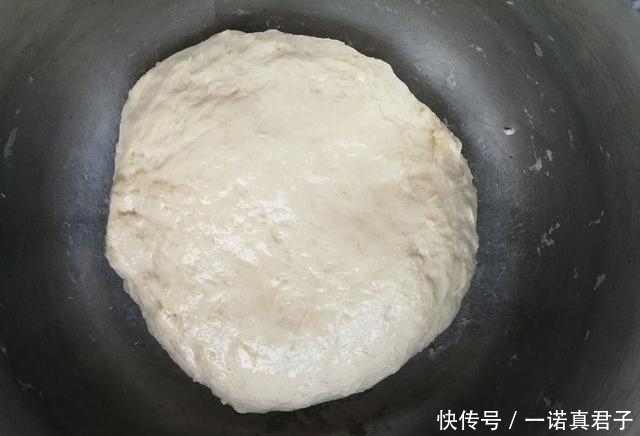不用|想吃烧饼不用买,没有烤箱也能做,煎一煎凉了也不发硬