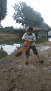 到底|搞笑GIF:美女别再拍了,饭到底还做不做了