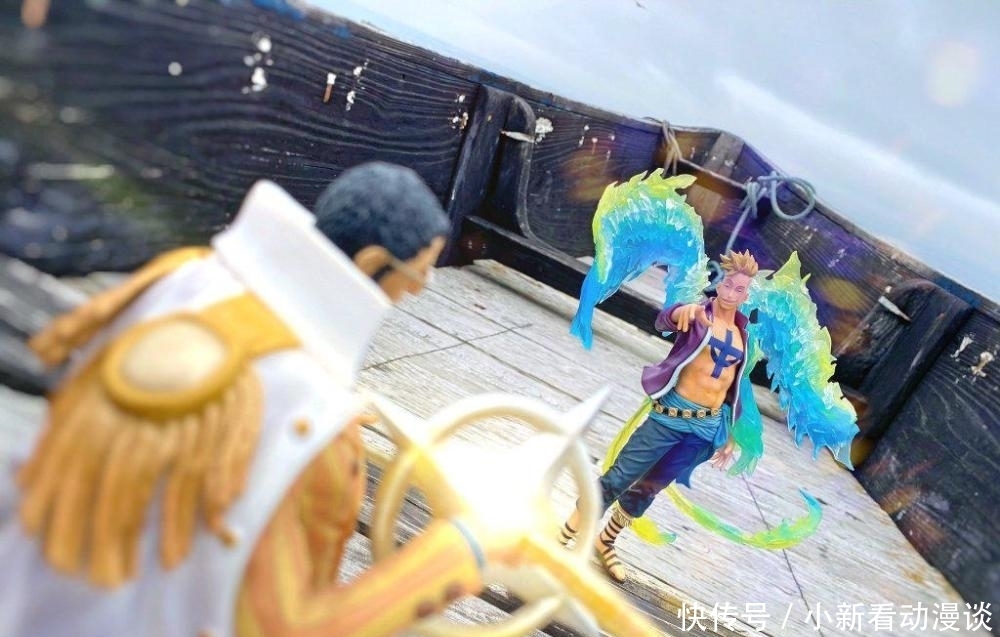 艾斯|手办的最新打开方式,真正的“跨次元壁”,心疼身处烈火中的艾斯